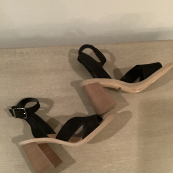 Gianni Bini ankle strap sandal with wooden heel - Picture 7 of 16